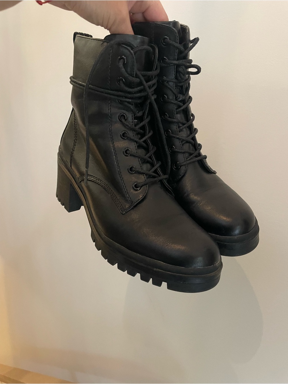 Women’s Black Lace-Up Chunky Heel Boots -KS2
